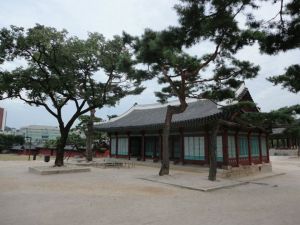 One of the buildings in a Seoul palace
